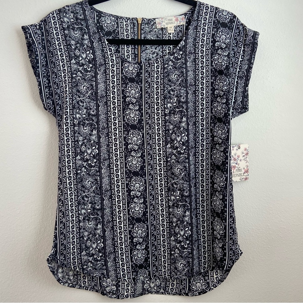Pink republic. Black and white. Size XS. Never worn.